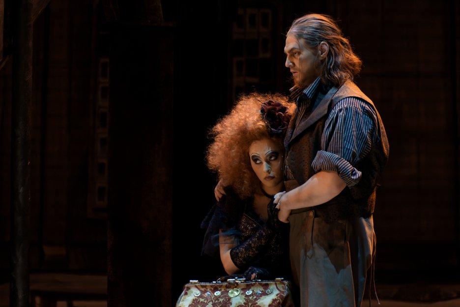 Il Trittico: Il tabarro | Suor Angelica | Gianni Schicchi - 2