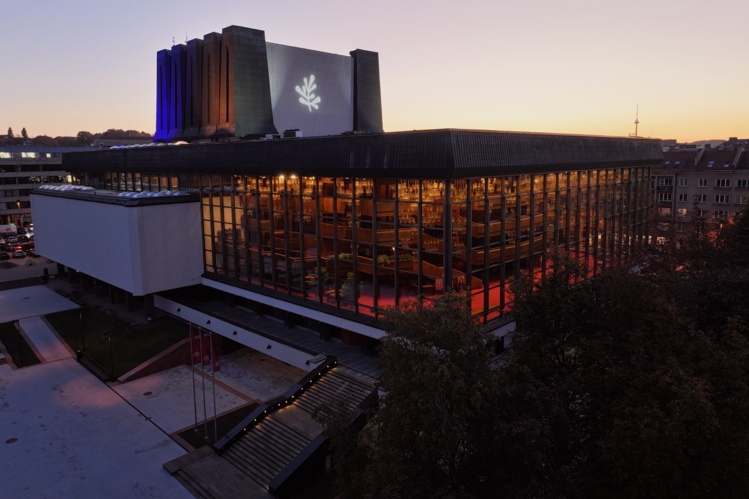 Atnaujinami pagrindiniai LNOBT laiptai: keičiasi įėjimas į teatrą