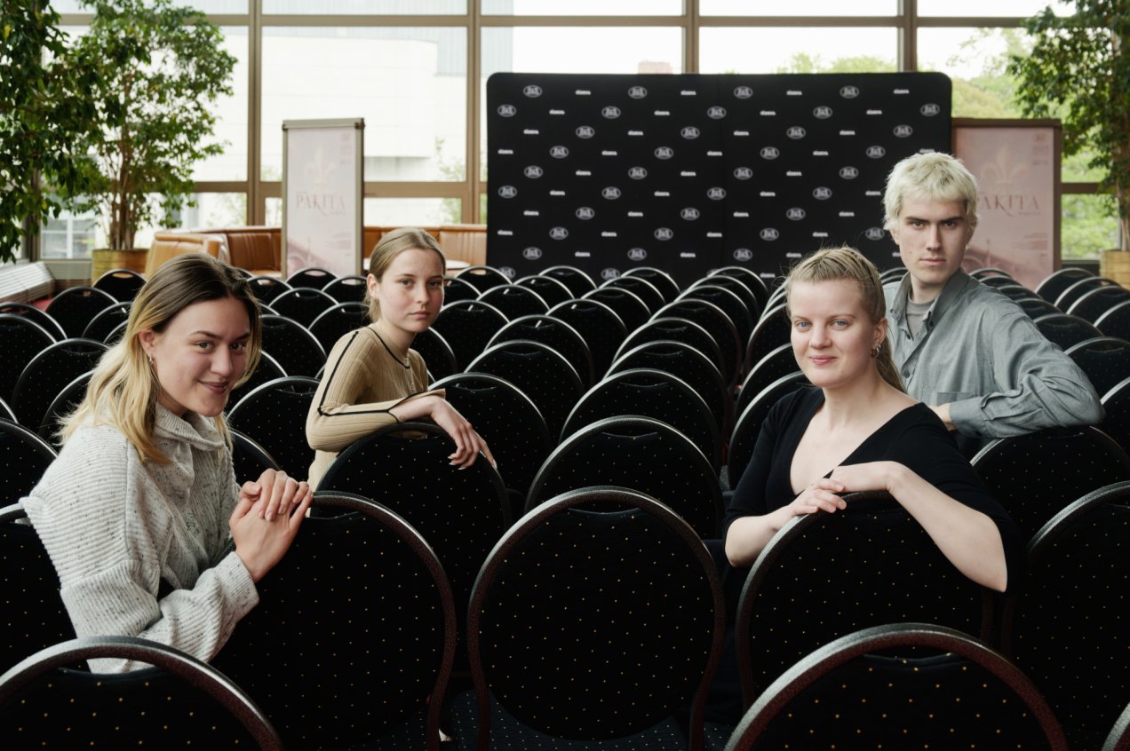 Nuo socialinių tinklų iki teismo salės: „Festivalyje X“ – šiuolaikinės „Figaro vedybos“