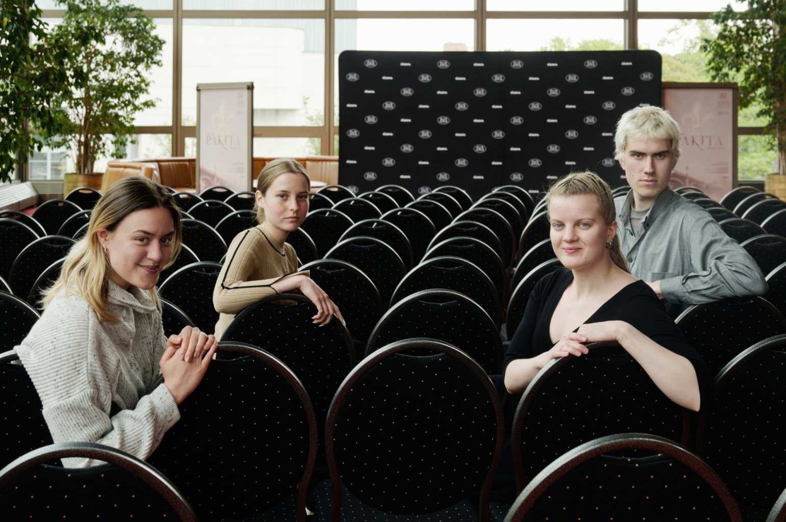 Nuo socialinių tinklų iki teismo salės: „Festivalyje X“ – šiuolaikinės „Figaro vedybos“